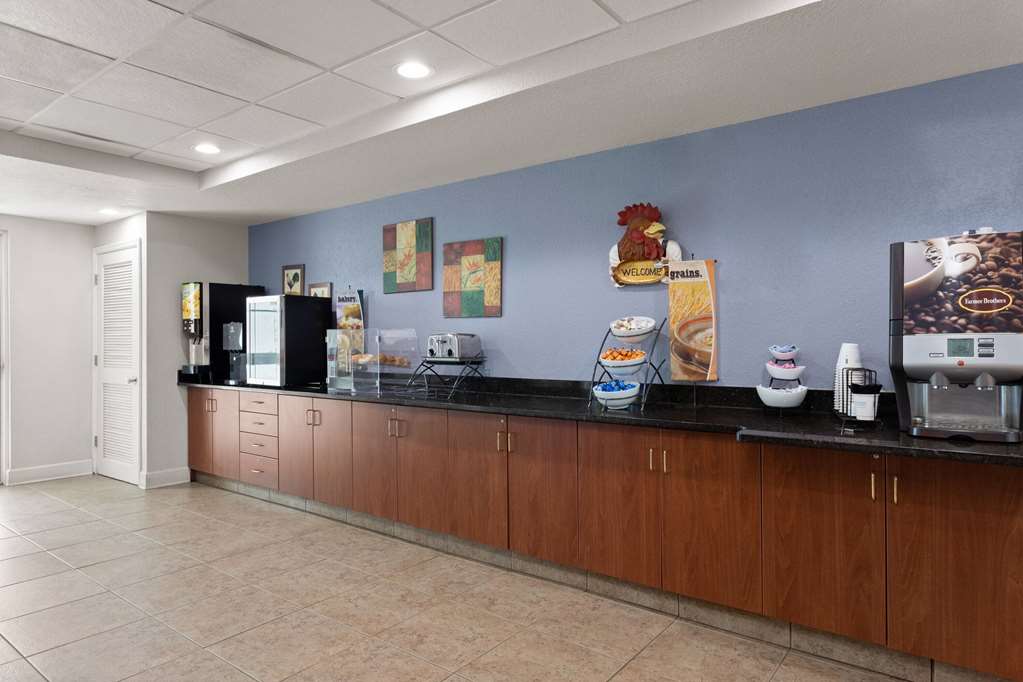 Microtel Inn & Suites by Wyndham Zephyrhills - photo 30