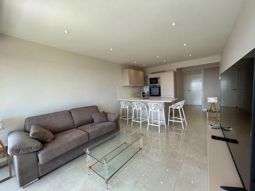 A085 Splendide Appartement Refait Neuf Avec Vue Mer — Vallauris — photo 5