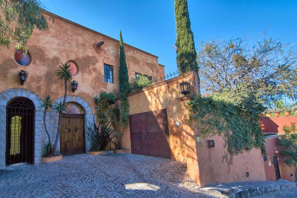 Casa Puesta del Sol w views slps 8 3 bths 3 bed — 4-Star Luxury Hotel in San Miguel De Allende, Mexico