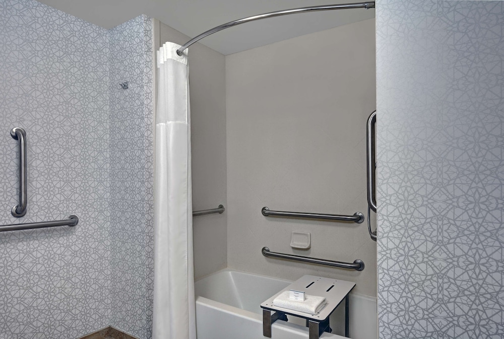 Hampton Inn Bath - photo 25