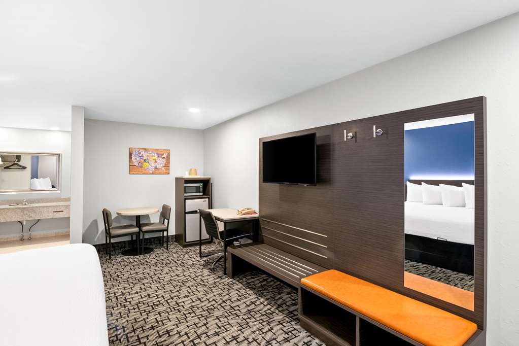 Econo Lodge Bethel Danbury - photo 13