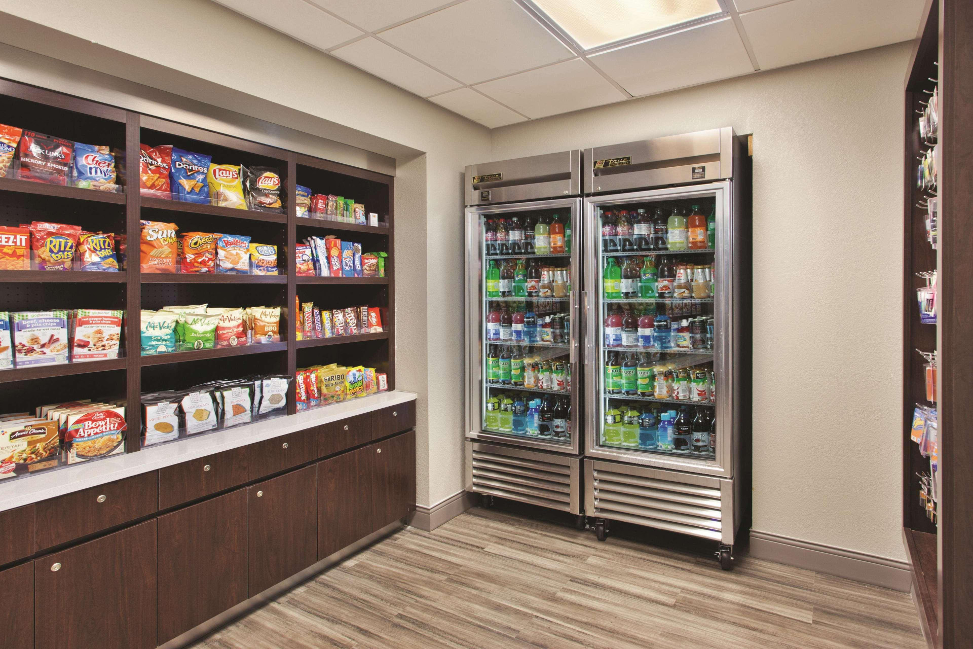 La Quinta Inn & Suites by Wyndham Charleston Riverview - photo 18