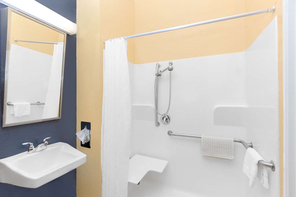Microtel Inn & Suites by Wyndham Kearney - photo 10