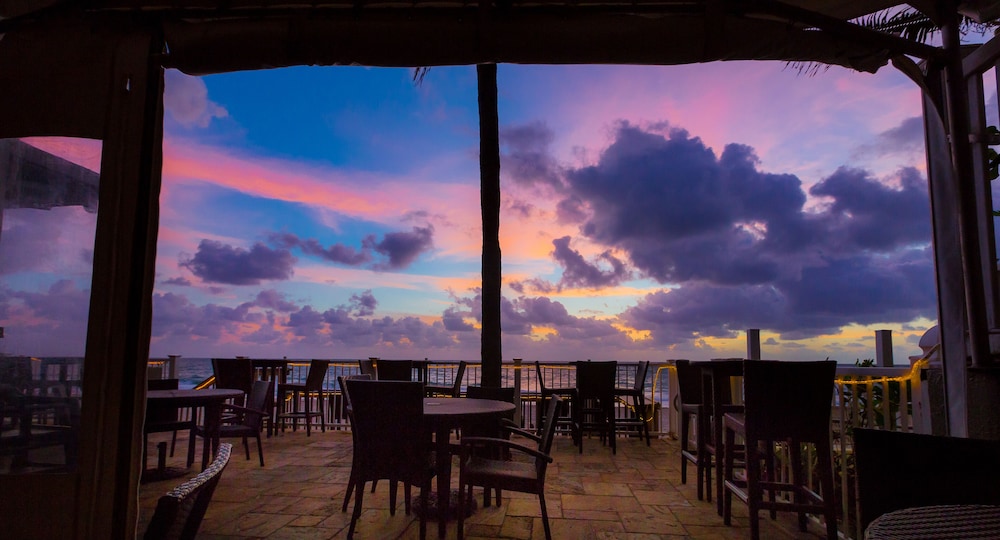 Sun Tower Hotel & Suites on the Beach - photo 21