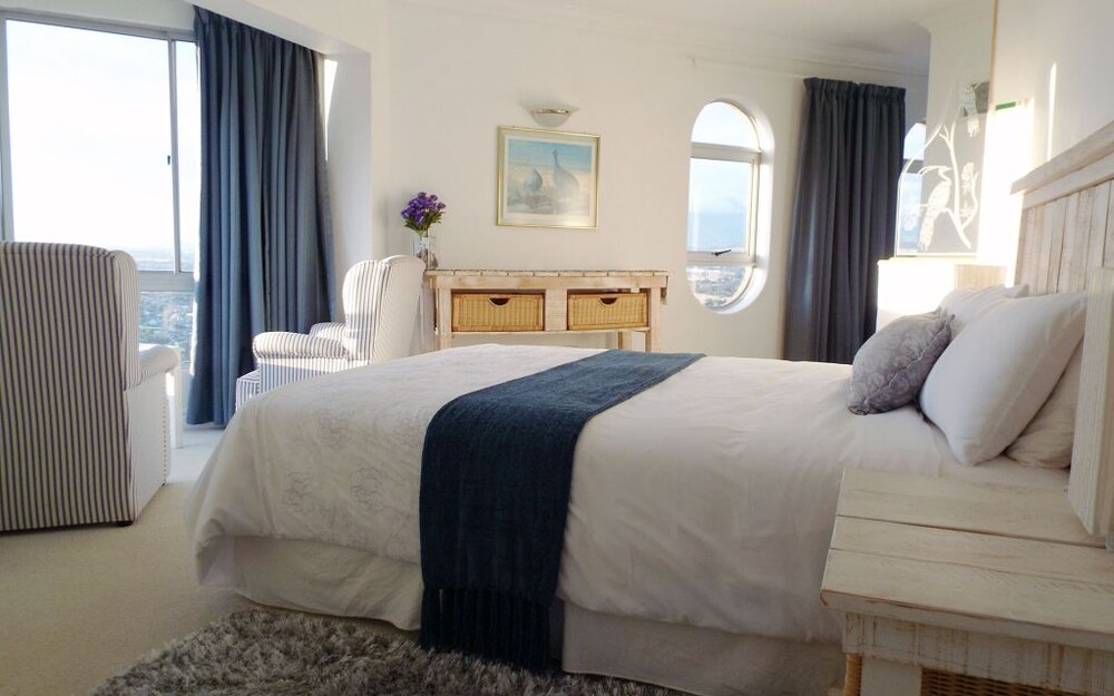 Summer Tides - last minute hotel in Cape Town