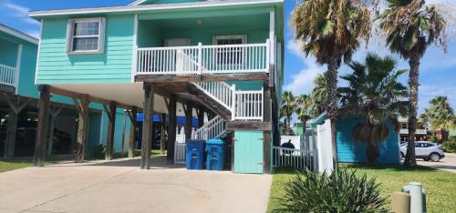 Tipsy Turtle relax unwind you're on turtle time — 4-Star Luxury Hotel in Port Aransas, United States