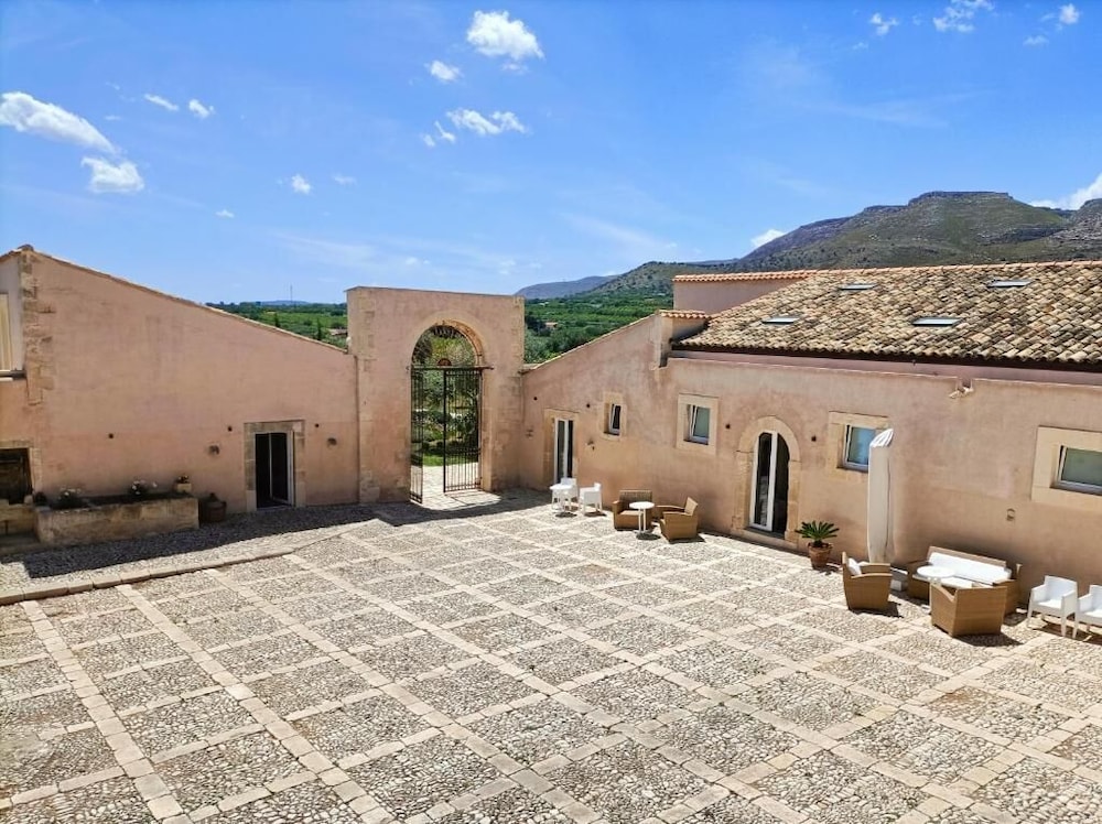 Ballium Luxury Relais — 4-Star Luxury Hotel in Avola, Italy