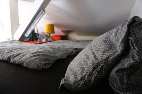 Schönes Loft über den Dächern - carbon neutral hotel in Unknown City