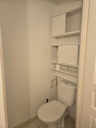 Le Petit Kaplan Studio Cosy Avec Terrasse - last minute hotel in Lyon