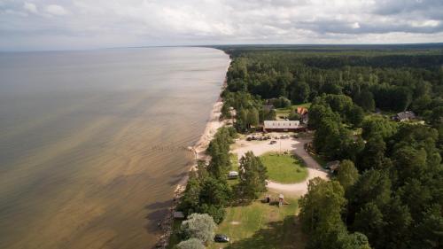 Viesu nams Melnsils in Roja, Latvia