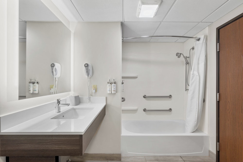 Holiday Inn Express Hartford Newington by IHG - photo 13