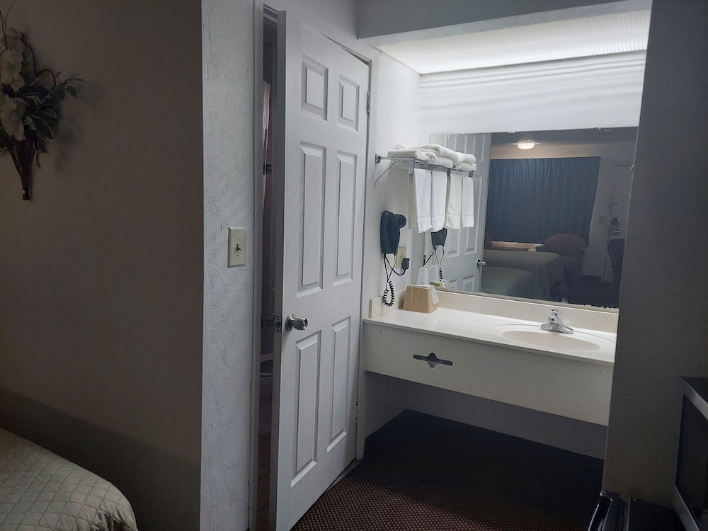 Driftwood Inn - photo 11