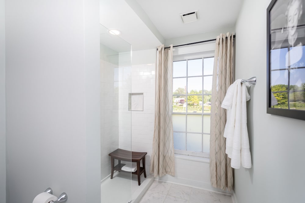 The Legacy Inn - photo 13