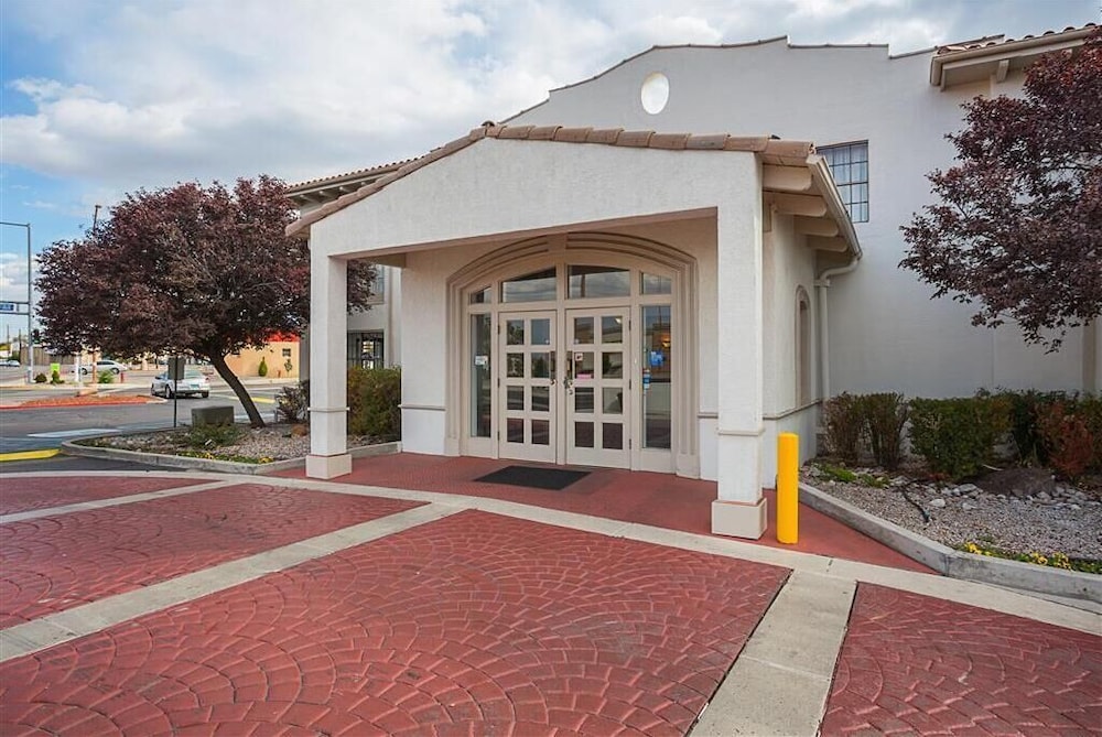 San Mateo Inn - carbon neutral hotel in Albuquerque