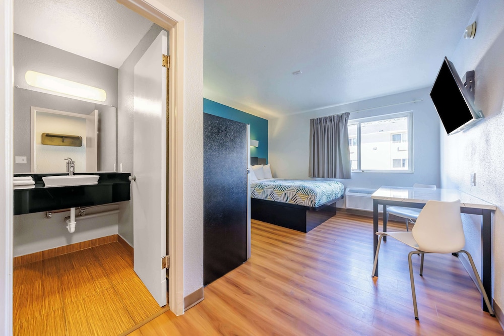 Studio 6 Seattle WA Sea Tac Airport South - photo 2