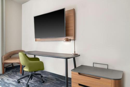 Fairfield by Marriott Inn & Suites Kansas City at The Legends - photo 3