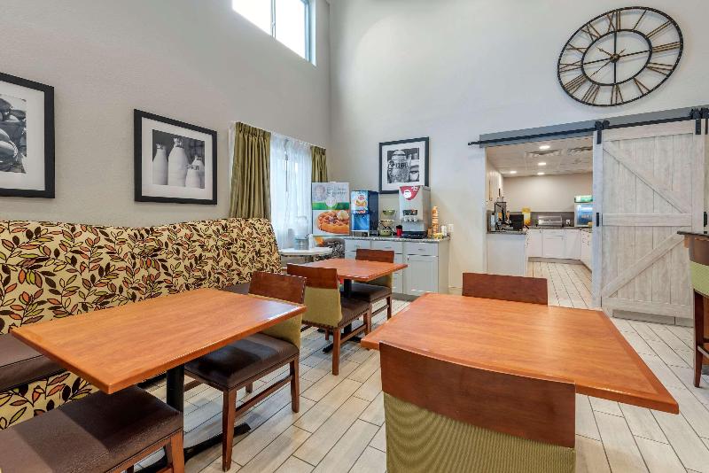 Quality Inn & Suites Evansville Downtown - photo 45