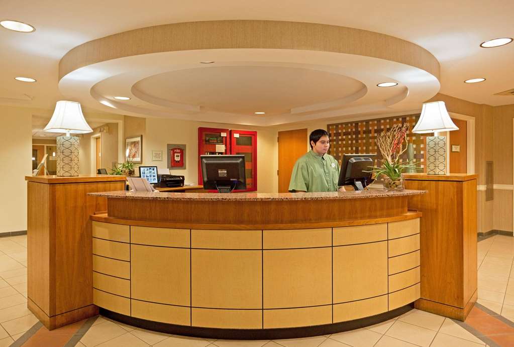 La Quinta Inn & Suites by Wyndham Boston Somerville - photo 7