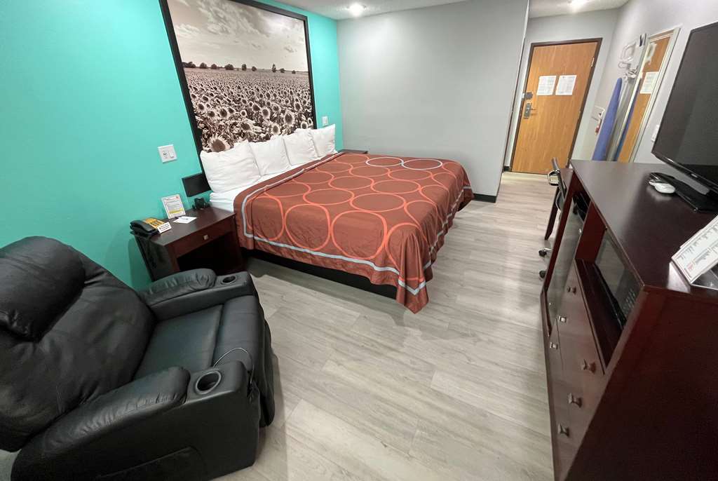 Super 8 by Wyndham Emporia - photo 5