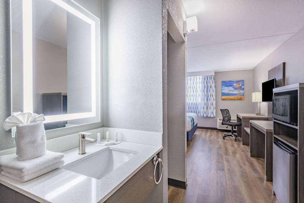 Wingate by Wyndham Wichita Airport - photo 18