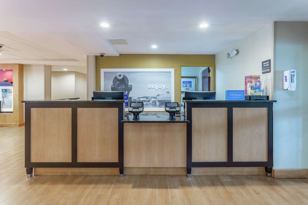 Hampton Inn Groton - photo 2
