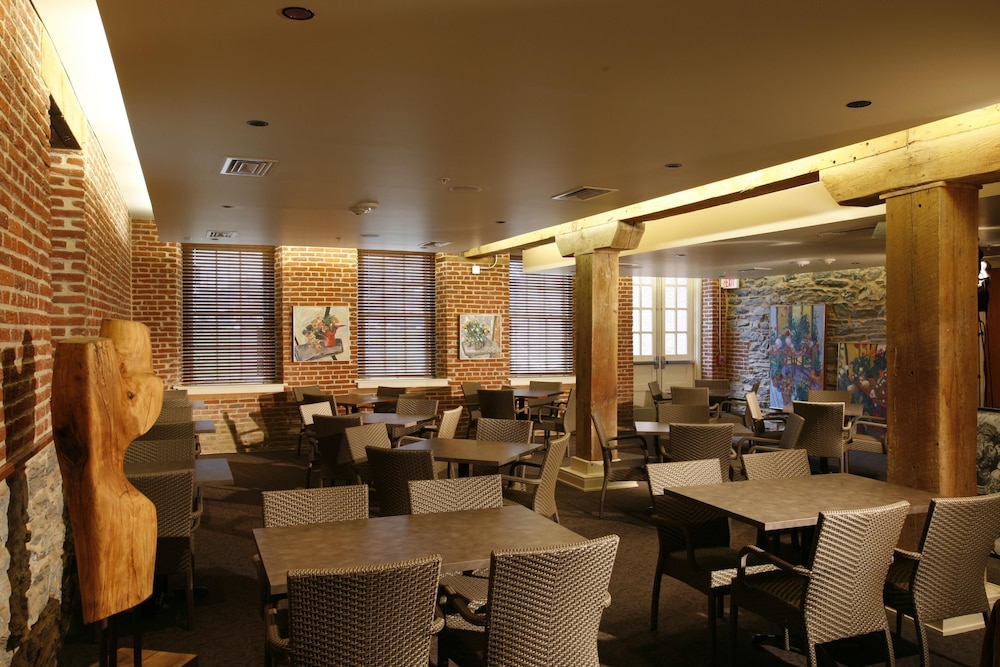 Lancaster Arts Hotel - photo 7