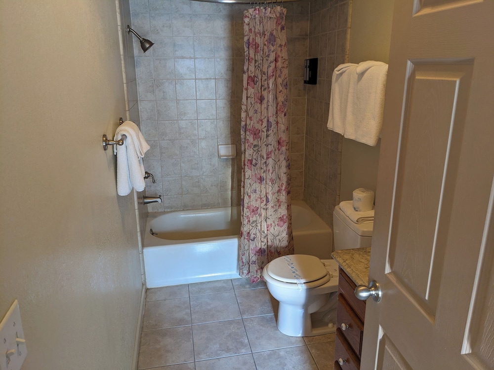 Hi Lo Motel Cafe and RV Park - photo 37