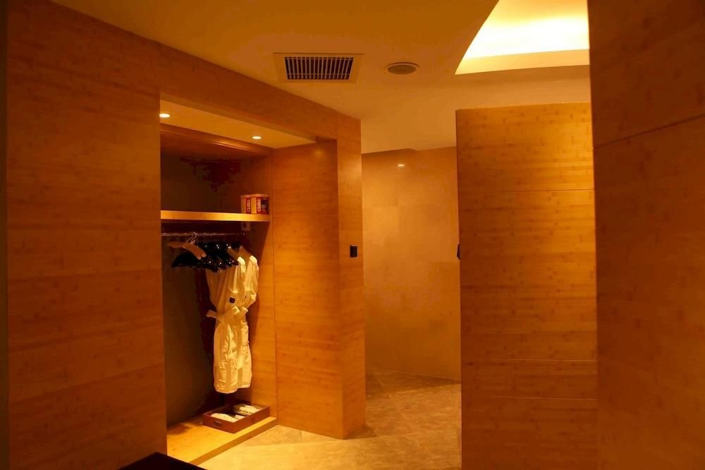 Grand Metropark Hotspring Hotel in Changzhou, People's Republic of China