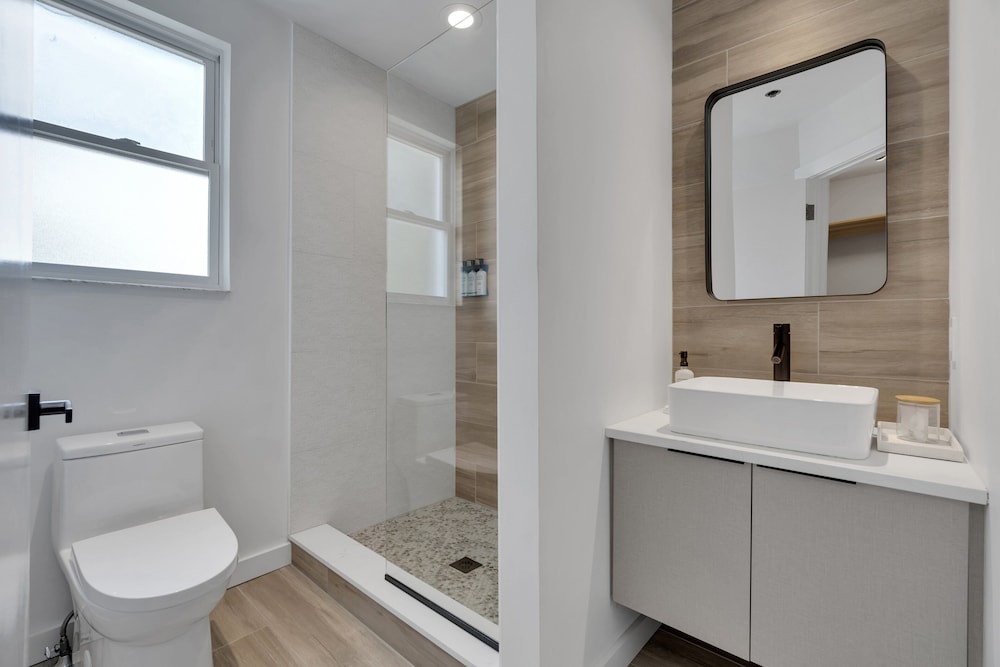 The St Laurent Social Club & Guest Rooms - photo 39