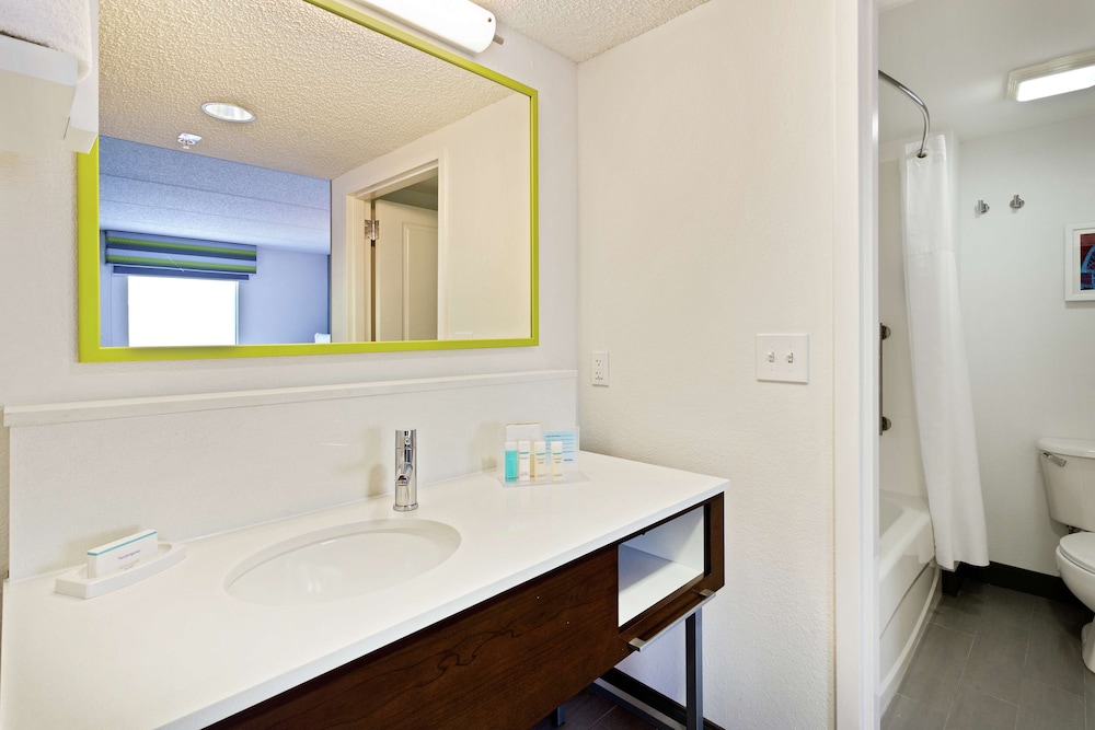 Hampton Inn & Suites Orlando Intl Dr N - photo 33