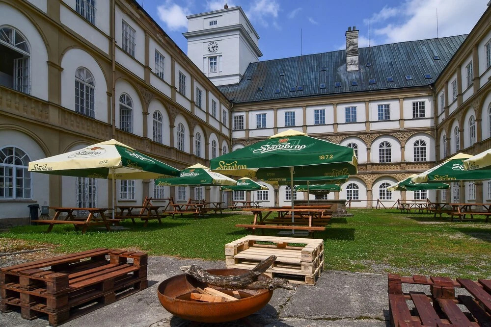 Zámek Račice — hotel in Vyskov