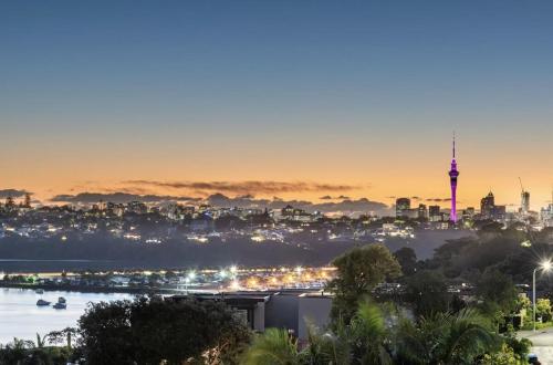 Charming 1 Bedroom Home in Prestigious Orakei — 4-Star Luxury Hotel in Auckland, New Zealand
