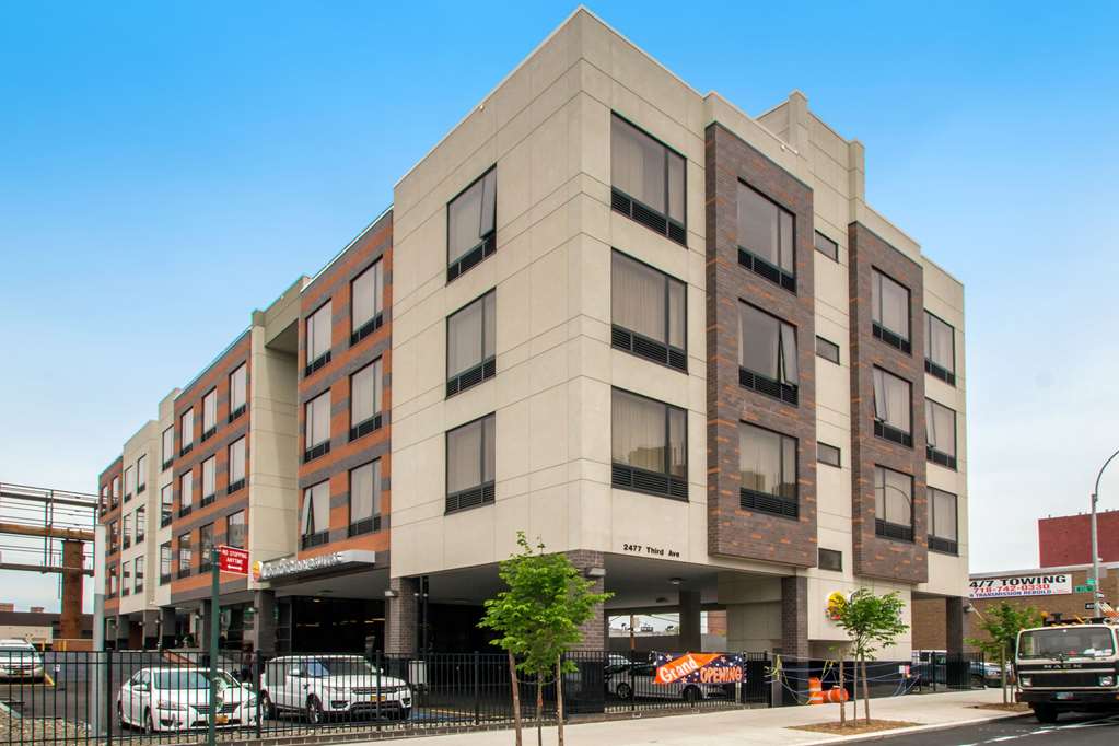 Comfort Inn & Suites near Stadium - carbon neutral hotel in The Bronx