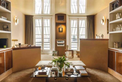 Les Suites Cinabre in Paris, France