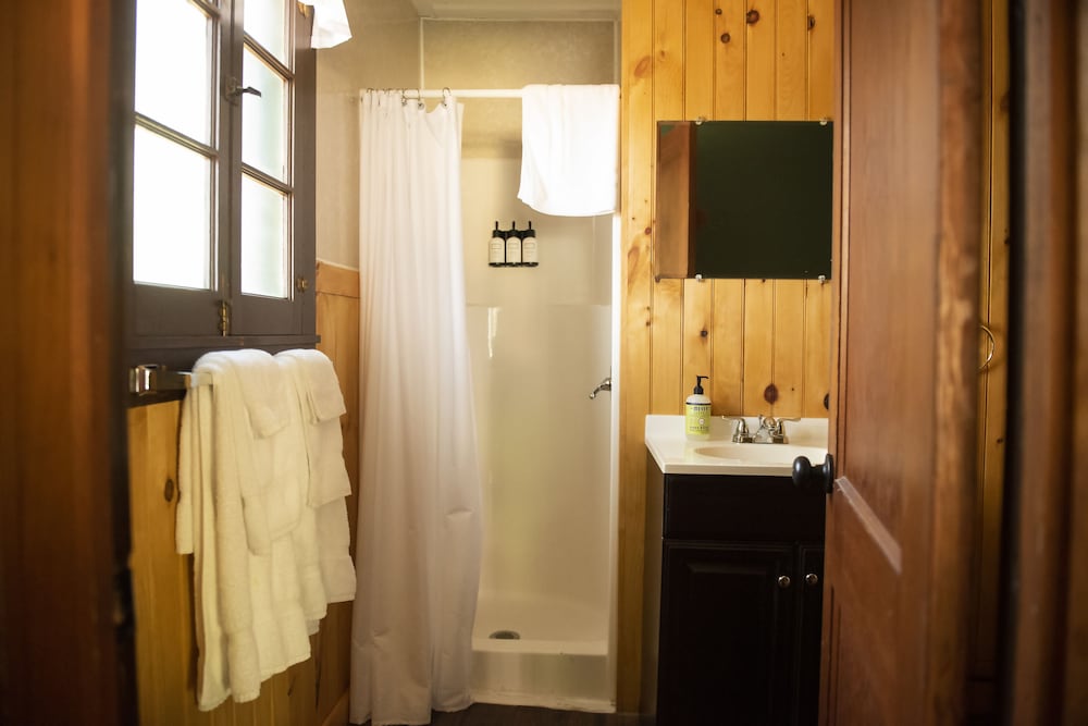 Forest Hill Lodge & Cabins - photo 25