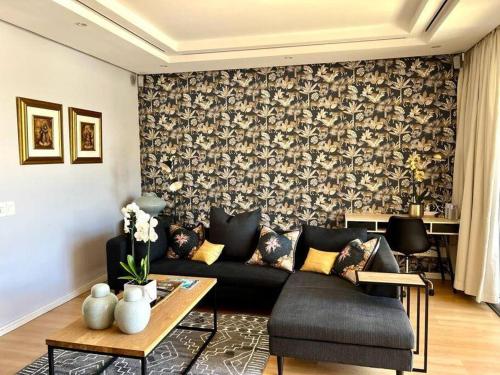 Parama 003 Secure Luxurious Waterfront Apartment