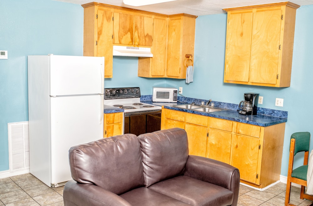 Captain Quarters Motel - photo 11