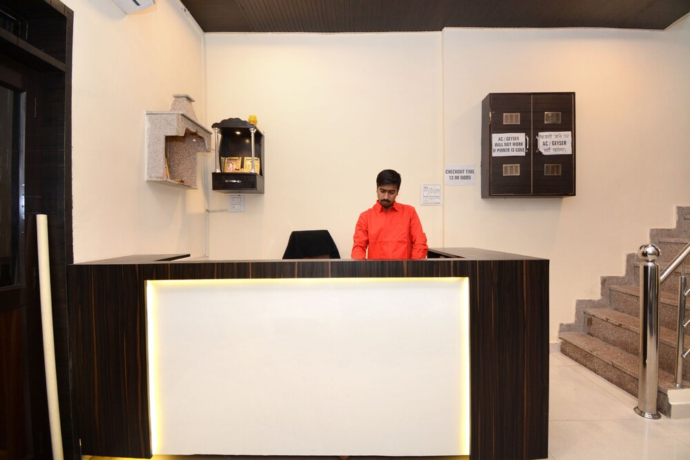 OYO 40235 Aashiaana Guest House