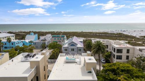 Luxury Exclusive Building Ocean Views and Private Rooftop Sundeck in Siesta Key, United States