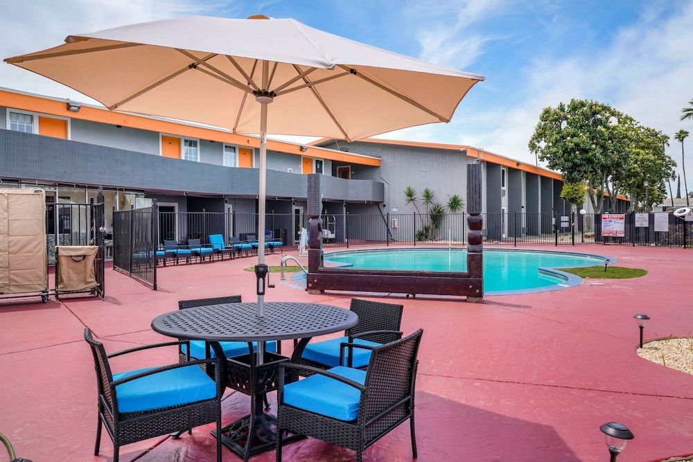 Clarion Pointe Fresno Near Yosemite - photo 27