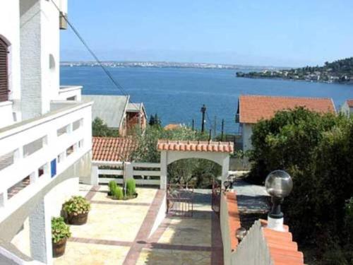Apartment in Kali with sea view terrace air conditioning WiFi — 4-Star Luxury Hotel in Kali, Croatia