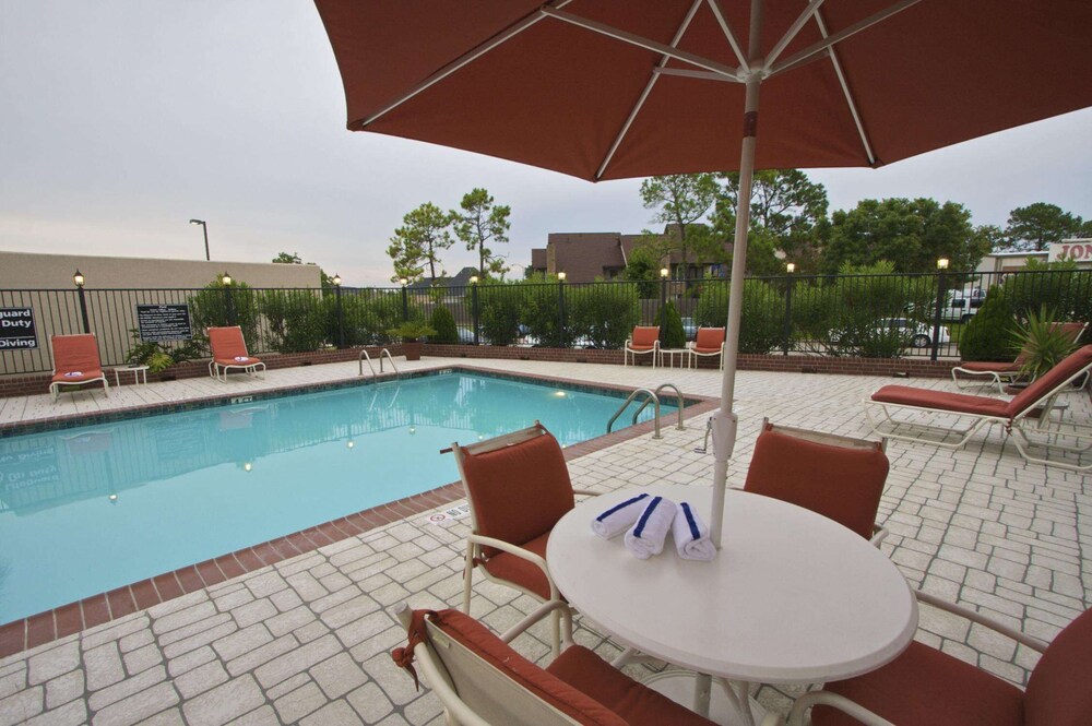 Hampton Inn & Suites Port Arthur - photo 16