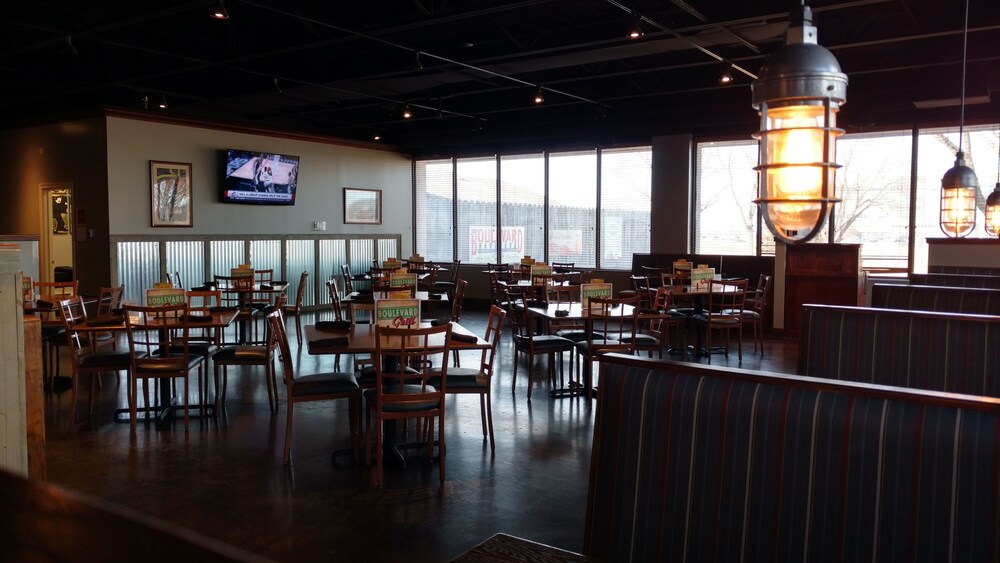 Four Points by Sheraton Kansas City Airport - photo 29