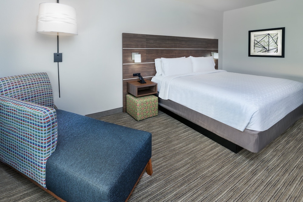 Holiday Inn Express & Suites West by IHG - photo 8
