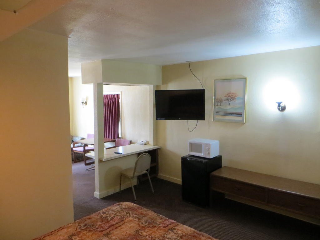 Economy Inn Fort Dodge - photo 3