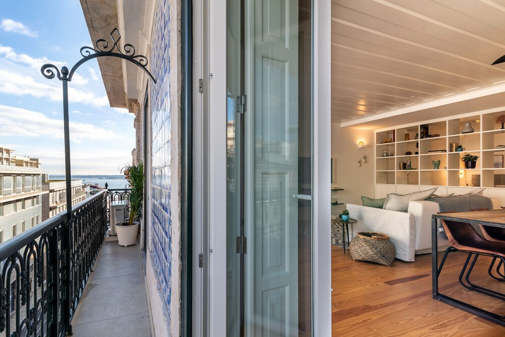 Athena 5 — 4-Star Luxury Hotel in Porto, Portugal