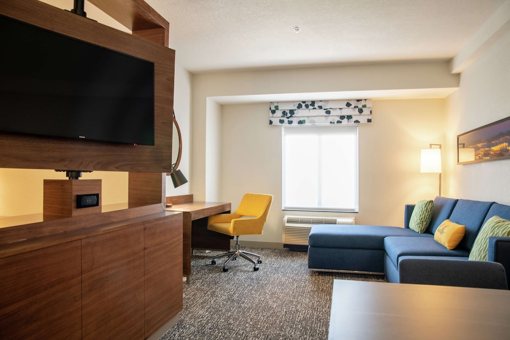 Hampton Inn & Suites Los Angeles Sherman Oaks - photo 20