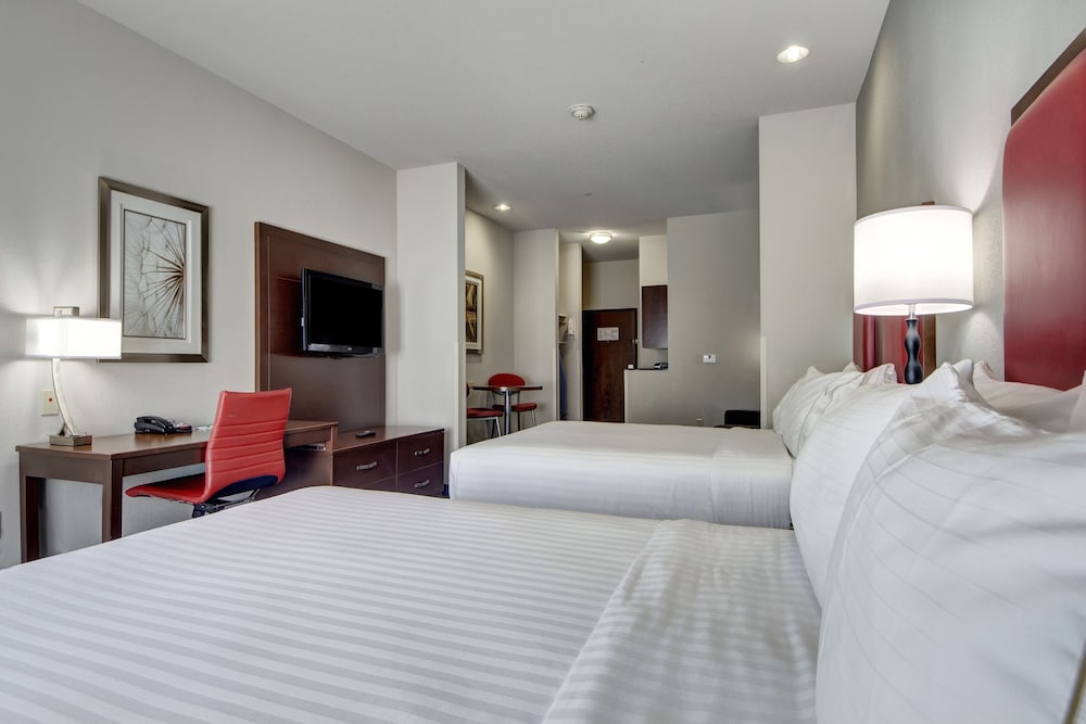 Holiday Inn Express & Suites Oklahoma City North an IHG Hotel - photo 2