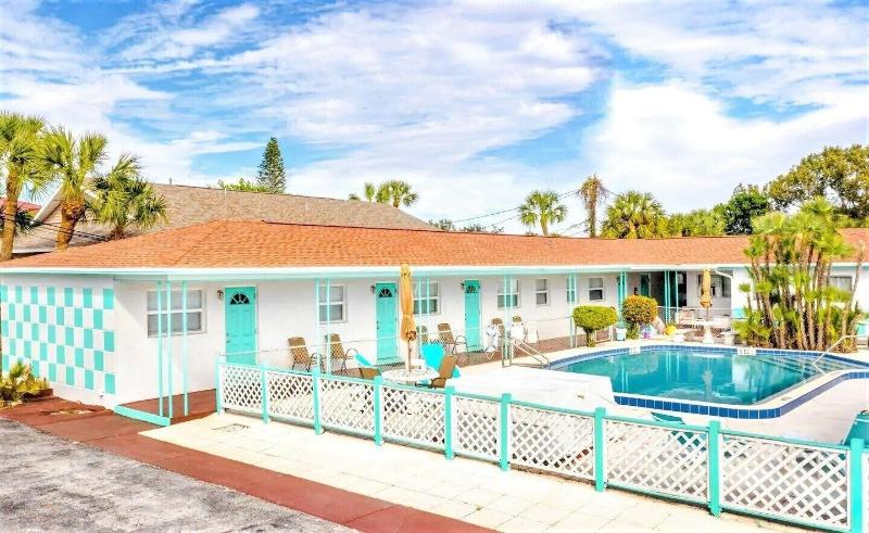 Sun Island Motel - photo 10