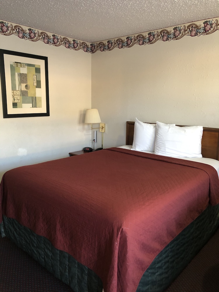 Rexdale Inn - photo 10